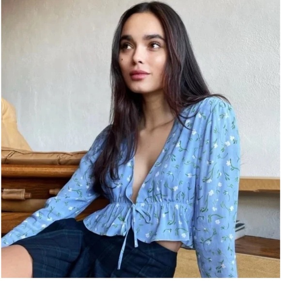 NWT Aritzia Sunday Best New Cropped Tie Front Blouse Top Size S - Picture 3 of 14